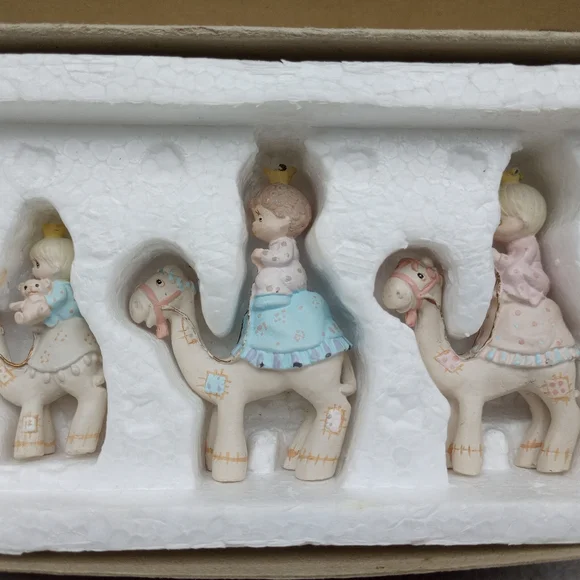 1990 Enesco Precious Moments Miniature  Nativity Scene and The Three Wise Men - Picture 10 of 10